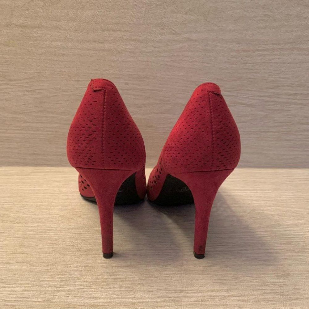 NEW red Unisa Sahrio laser cut pumps - Picture 3 of 4